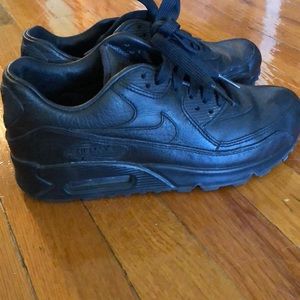 AirMax all black leather, lightly worn!!